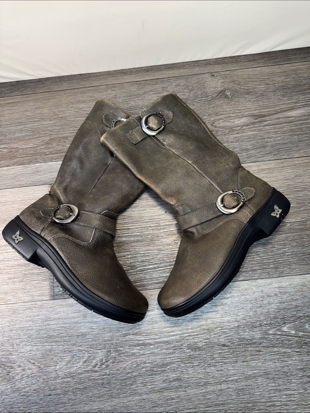 Alegria Mid-Calf Buckle Boot in Olive Brown woman’s SZ 38 (h28)